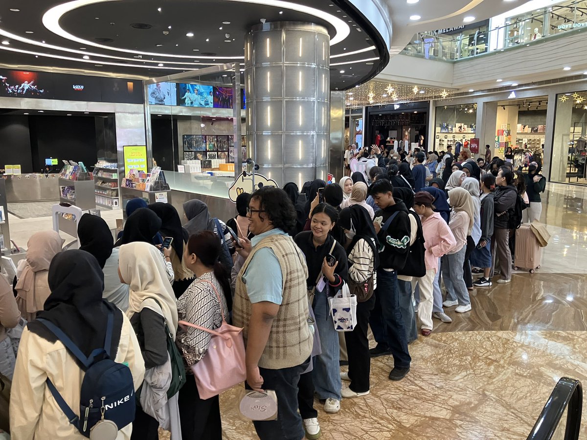 medomkpopmerch's tweet image. Kpopmerch Light Stick Sale✨

⏰12-13 February 2026
📍Lotte Mall Kuningan - GFloor, Jakarta Selatan

#kpopmerch #kpopstore #kpop #kpophaul #nct