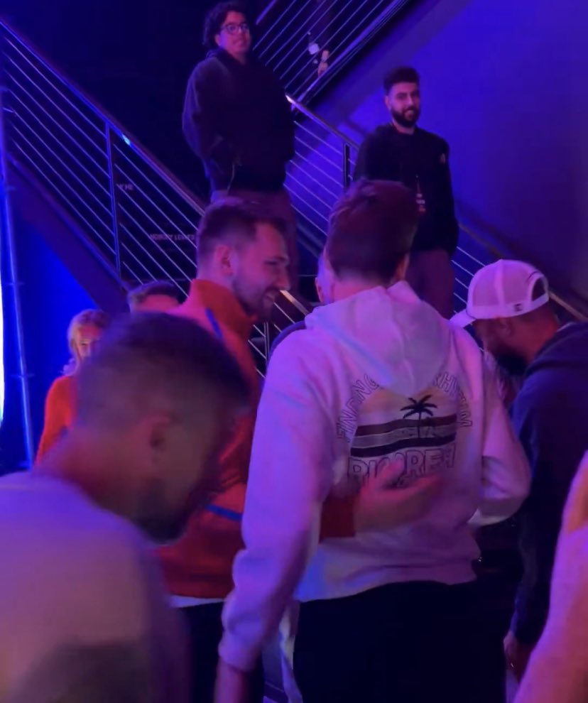 I just love them ☺️🫰I love how there both doing there own things🫶
#lakeshow