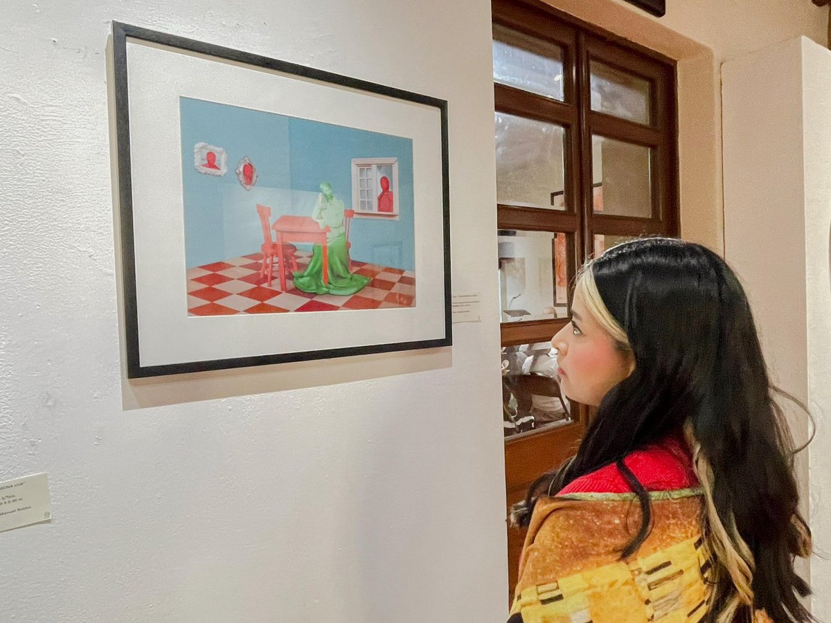 El director de COBAES, <a href="/SanInzunza/">Santiago Inzunza Cazares</a>, inauguró la exposición “Otorgando legado hacemos camino”, con 27 obras de 13 artistas del colectivo Jardín del Arte de Culiacán. Además, se donaron 10 piezas al acervo del Colegio. La muestra está abierta en el Centro Cultural “Rosales”.