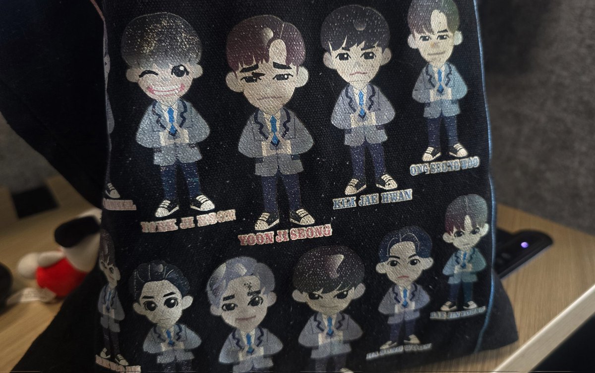 my mama packed me some lunch but i told her i forgot my lunch bag... look at what she found idk if i should laugh or cry lol