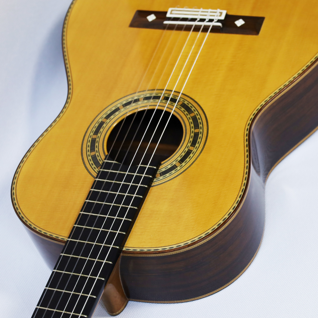 【新入荷情報】
＜テサーノス・ペレス　2025年 トーレスレプリカ＞

豊かな箱鳴りと素早い反応が魅力のクラシックギターです。
使用感はありますがコンディションは良く、弾きやすく調整されています。

楽器詳細
guitarra.jp/kobetu/?pictur…