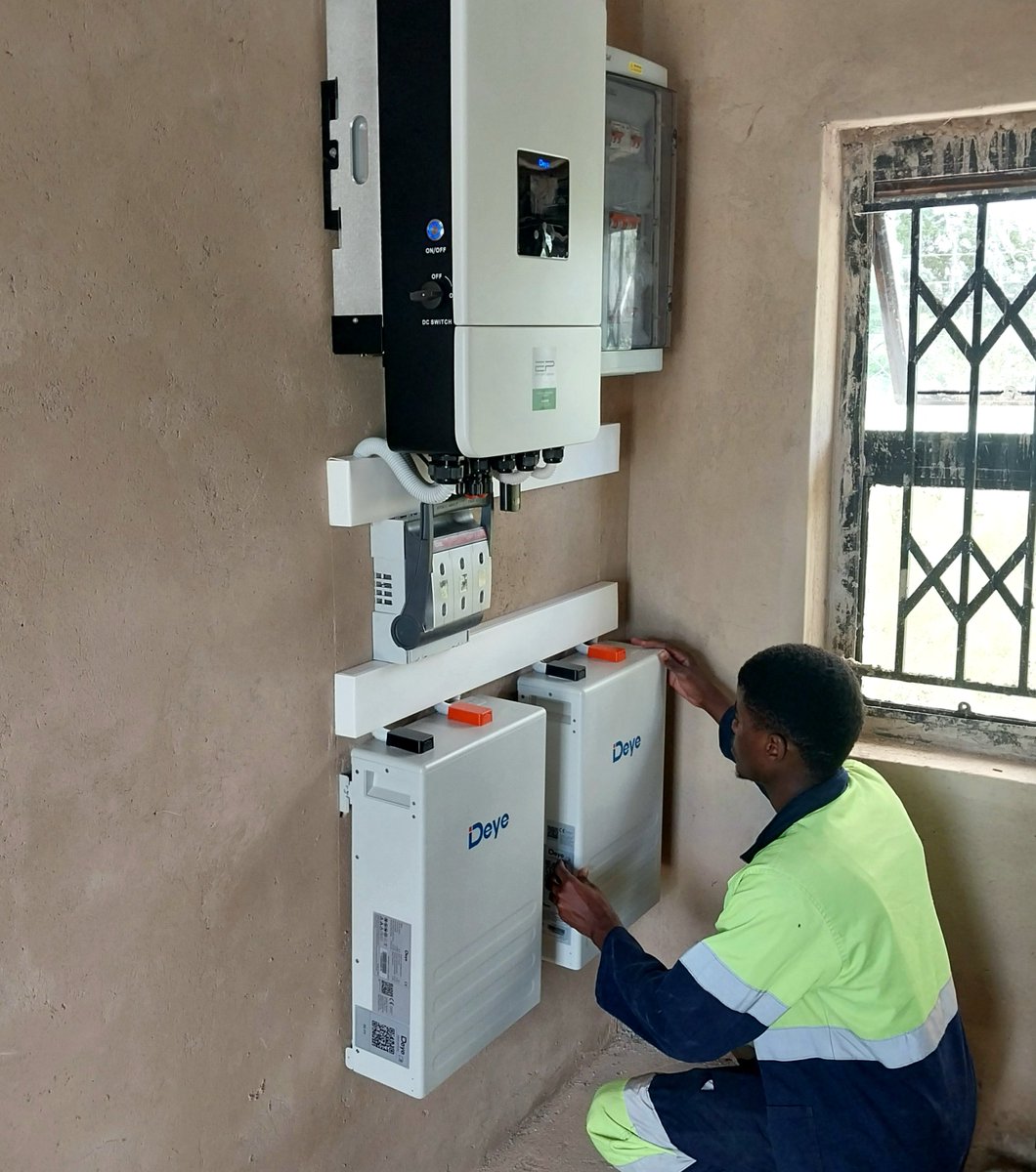PowerEfficient's tweet photo. Another successful Deye solar power system installation by Efficient Power✅️
#solar 
#Deye 
#inverter 
#lithium 
#Zimbabwe https://t.co/zbuNCbWqZa