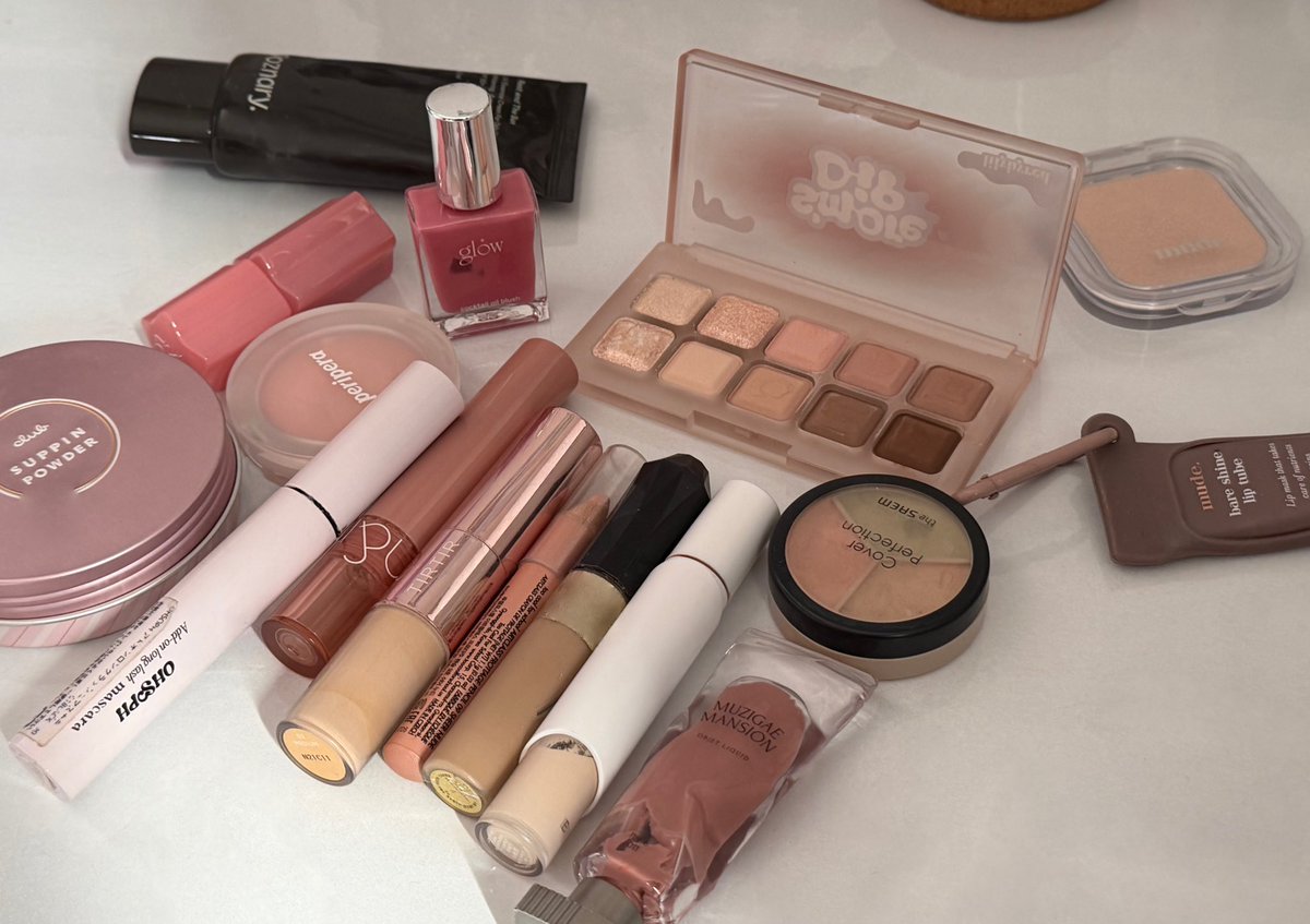 久々にglowのリキッド使ったらツヤツヤで神°・*:.。.☆ #motd