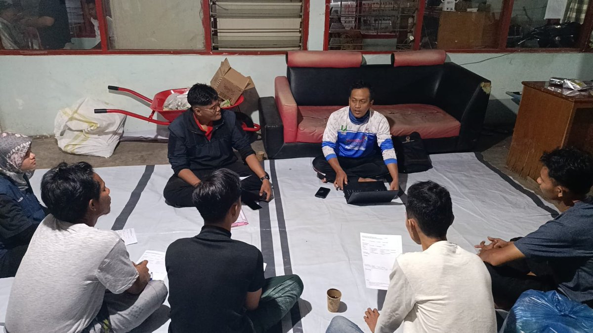 KABAR DARI SUMATERA

Staff PMI Banjarnegara @alwanrifai69 dalam penugasan PMI Pusat terus bergerak melakukan advokasi dan monitoring laporan, pelaksanaan respon TDB dan recovery bersama Kepala Markas, staff dan relawan PMI Kabupaten Solok, Sumatera Barat