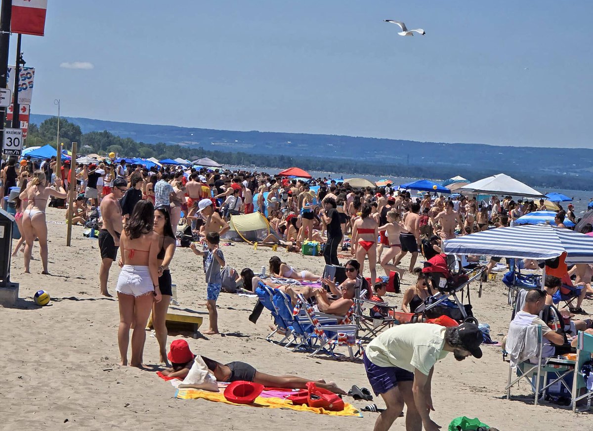 6ixbuzztv's tweet image. Wasaga Beach recognized as Canada’s number one beach for swimming