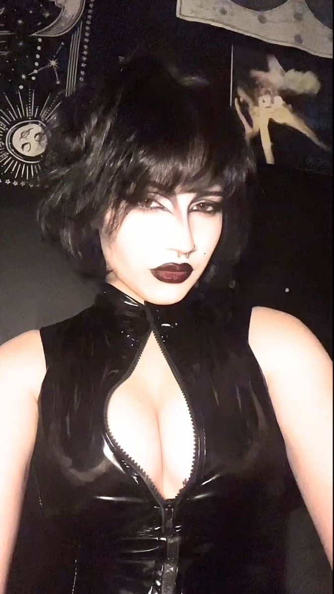 Sophexey's tweet photo. Hello findom, did you miss goddess? https://t.co/eFWeJvS6Yu