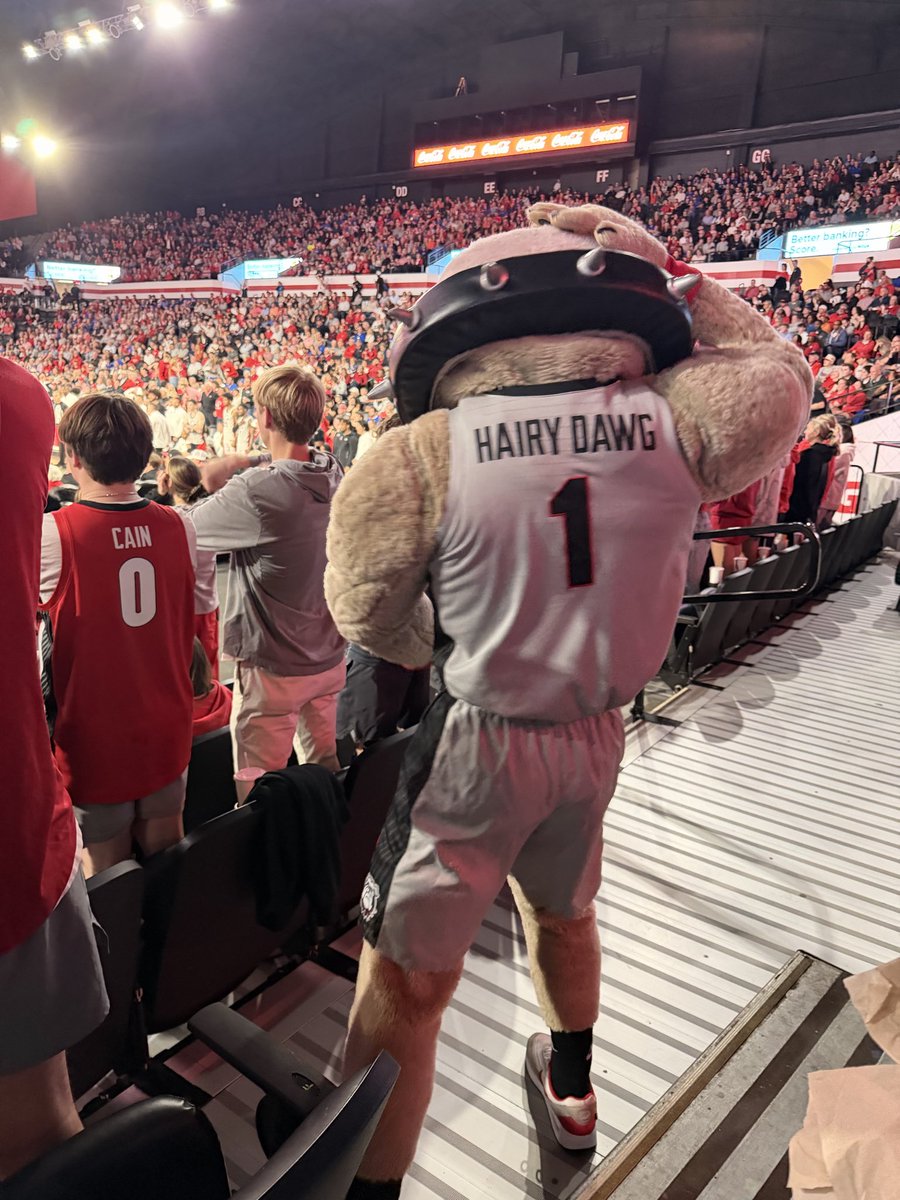 mcwood252's tweet photo. @BOGBackup1 Dude was sick of mid-major Mike by the half https://t.co/s4G0cduJir