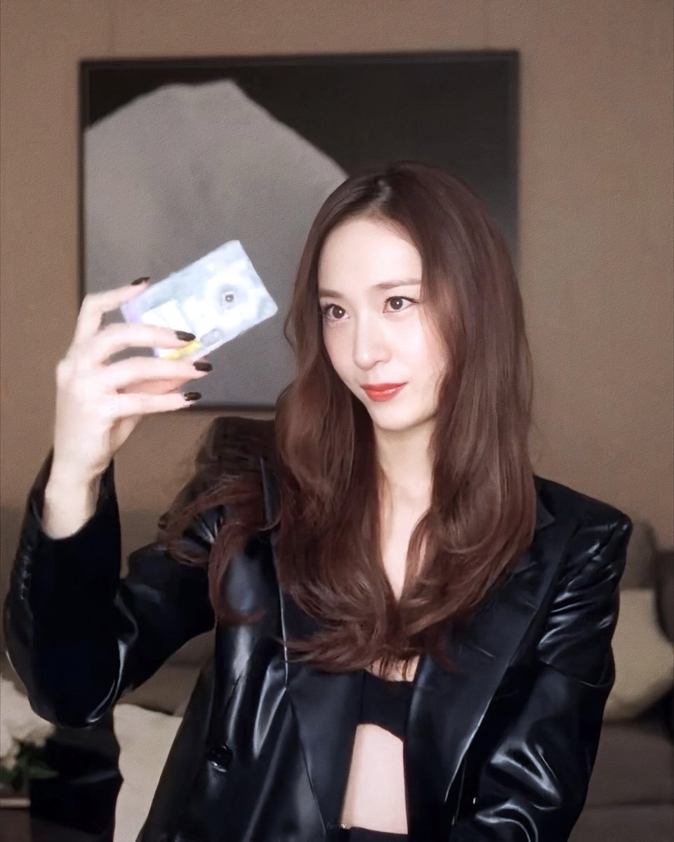 berrykry1994's tweet photo. #RalphLaurenFall26  #KRYSTAL  #정수정 #크리스탈 

vogue*krystal 🤳🏻 https://t.co/tATPnYLAa6
