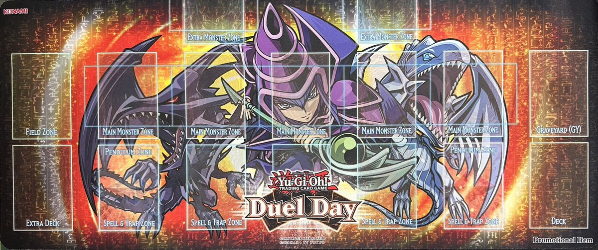 遊戯王 プレイマット】 Duel Day【ハーフ】 ブラックマジシャン 青眼の