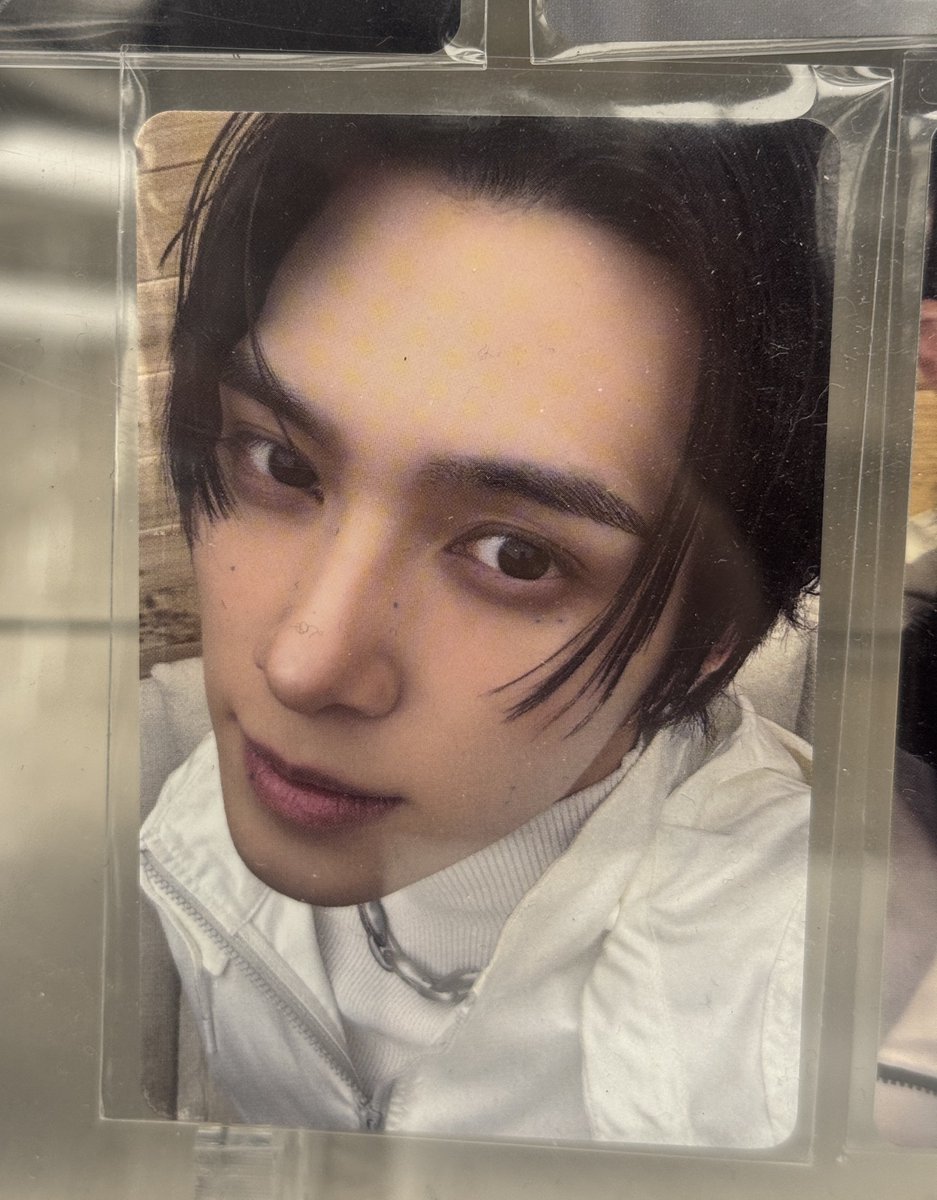 minchobao_xdj's tweet photo. 제발.. 캔들 엠디 헨드리 포카 
콕콕 별자리 점 잘보이는 혁명적 초미남 포카 https://t.co/7QpFpIdvak