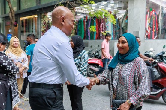 ކޮންގްރެސް ޕާޓީގެ މާފަންނު މެދު ދާއިރާގެ ކެންޑިޑޭޓުންގެ، ދޮރުން ދޮރަށް ހަރަކާތުގެ ތެރެއިން.

#VotePNC 
#LCE2026 
#JaleelForMayor 
#DhiveheengeRaajje 
#CongressPartyMV