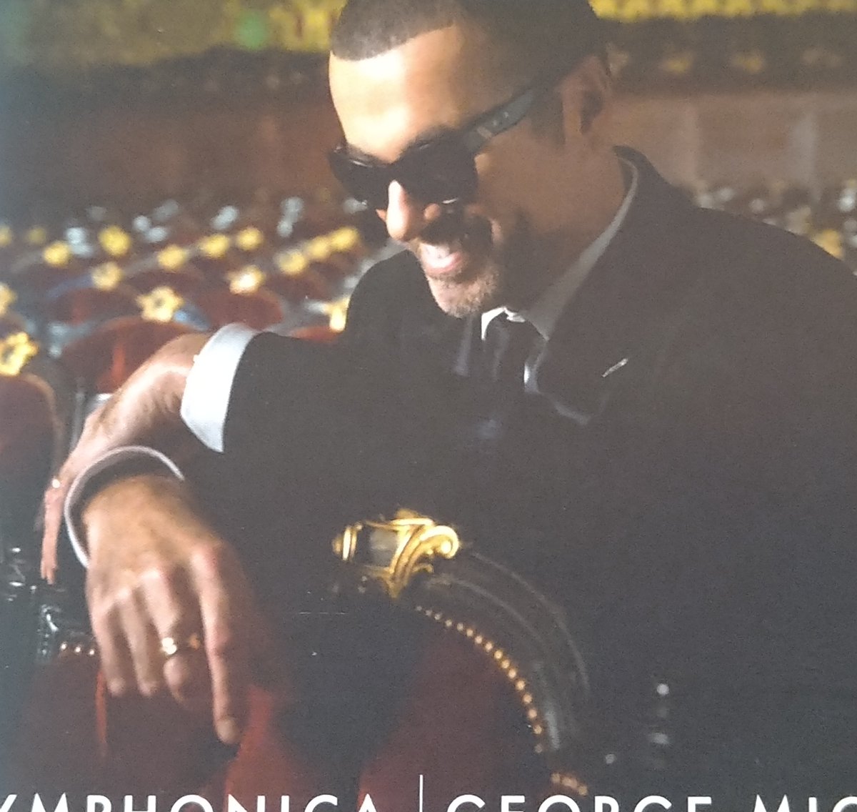 ringopinkstar's tweet photo. George Michael / Let Her Down Easy (2014)
アルバム「Symphonica」からのシングル曲。
サナンダ・マイトレイヤ (テレンス・トレント・ダービー) へのリスペクトであり、1991年のツアーでは「Sign Your Name」をカバーしています。 https://t.co/2Qh2gF2rVg