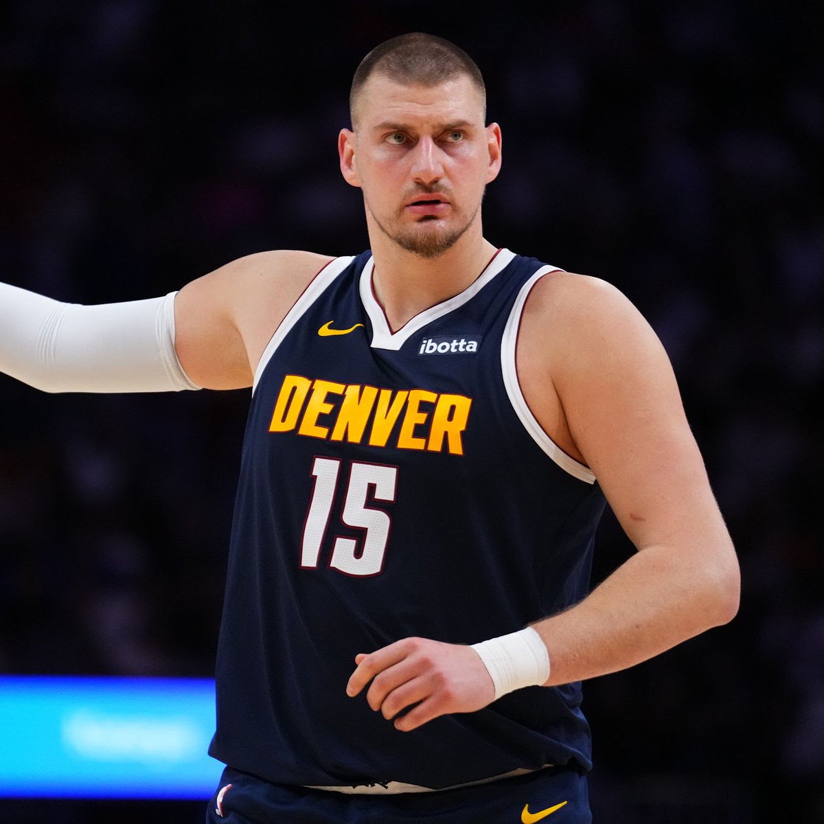 LegionHoops's tweet photo. NIKOLA JOKIC IN THE PAST 4 GAMES:

26 PTS - 15 REB - 11 AST
22 PTS - 14 REB - 11 AST
22 PTS - 17 AST - 14 REB
30 PTS - 14 REB - 10 AST

BEST PLAYER ON THE PLANET. https://t.co/aPymTiILfX