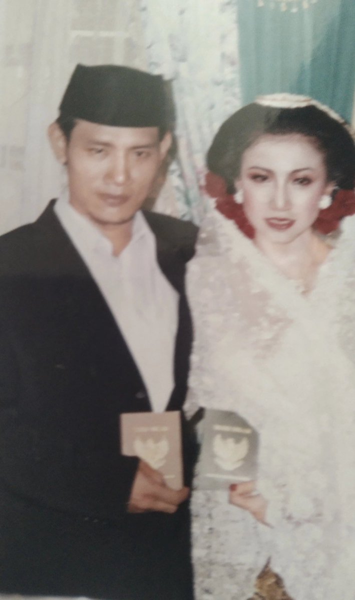 amonali biru tweet media