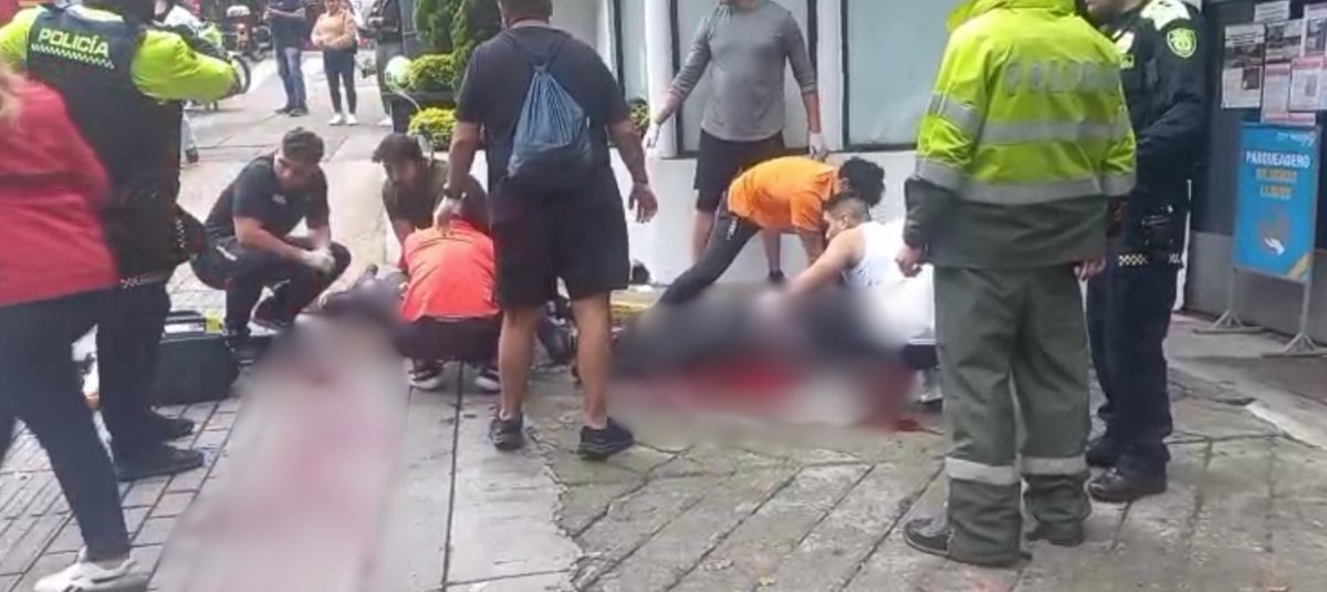 ELTIEMPO's tweet image. 🔴 El paso a paso del asesinato del empresario Gustavo Andrés Aponte y su guardaespaldas en la calle 85, en el norte de Bogotá.🔽 #ContenidoPremiumET 

eltiempo.com/bogota/el-paso…