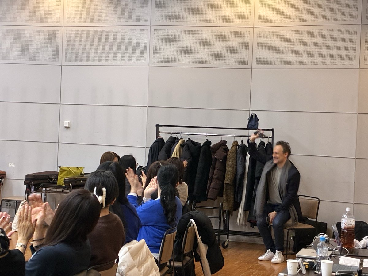 Japan_ArtsE's tweet photo. Welcome, Sascha!!!
Visiting the rehearsal of Bunkamura Produce  Le Nozze di Figaro, by BCJ conducted by Masato Suzuki.
Sascha led the International Music Festival NIPPON Festival Orchestra’s concerts in Tokai City and Yokohama to great success.👏
@imfn_PR https://t.co/cNudr8d7Rm