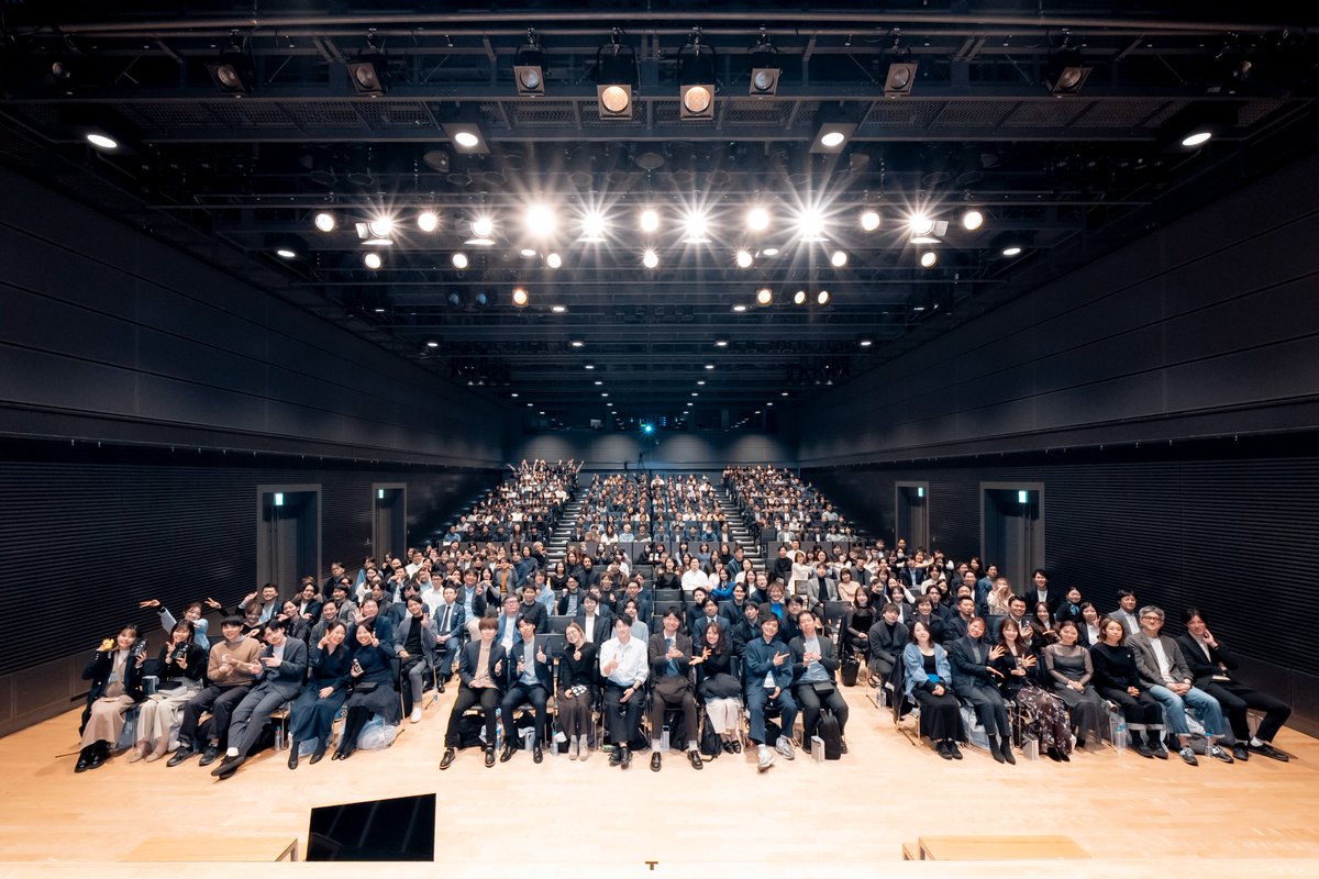 findy_recruit's tweet photo. 2026年上半期の全社総会「Fine-day」を開催しました！

今回は約400名が参加し、規模もさらに拡大。
活躍メンバーの表彰も行いました🏆

テーマは
「変化を恐れるのではなく、変化にワクワ���する」

AIによる急速な環境変化の中、事業への取り込みも加速。次の成長に向けて、全社で動き出しています🚀 https://t.co/eNxFngyBEC