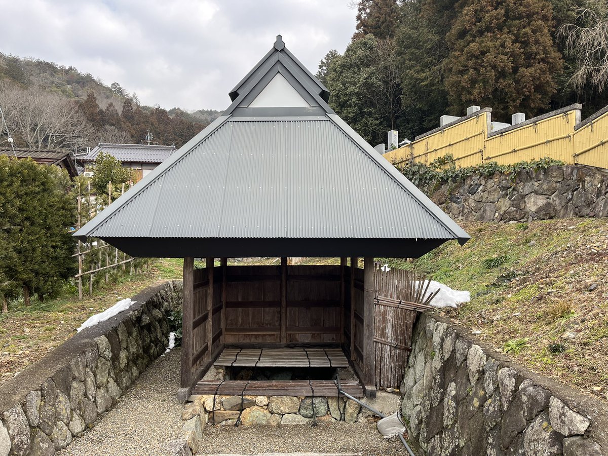 興禅寺（黒井城下館跡）。斎藤利三の娘お福、後の春日局はこの地で生まれました。産湯の井戸が残っています。
