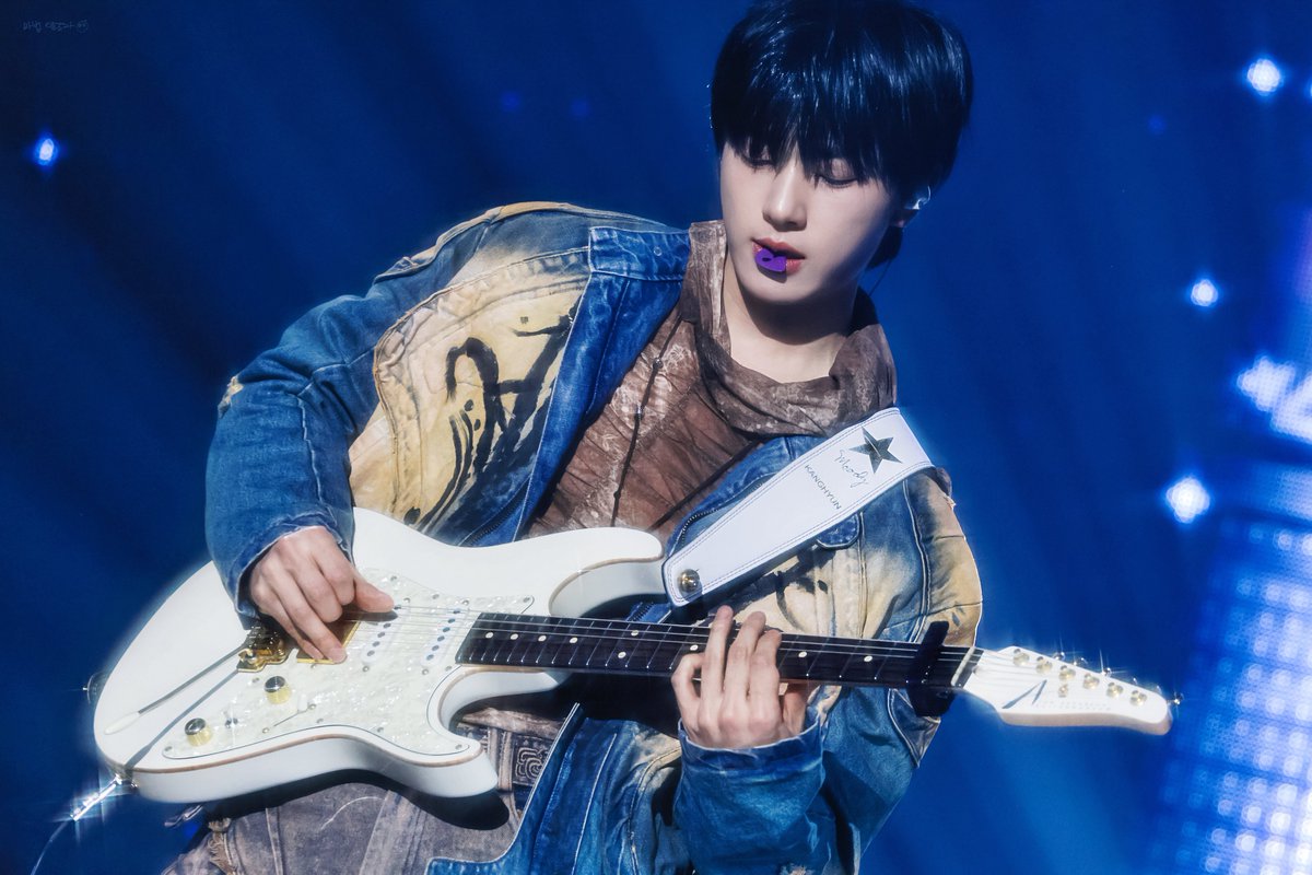 magic_9atato's tweet image. 𝟚𝟞𝟘𝟚𝟘𝟟 𝕆! ℕ𝔼𝕎 𝔼!𝕧𝕠𝕝𝕦𝕥𝕚𝕠𝕟 𝐕

피크 물고 기타 치는게 진짜..🥹

#원위 #ONEWE #강현 #KANGHYUN