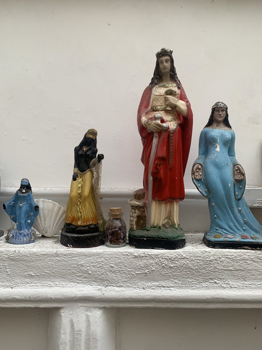 実際に🌎地球各地の本場に身を投じ、
様々なリスクを厭わず、
心身に本場の喜怒哀楽を長年染み込ませ、
現地の世界的アーティストたちと共演し続け、評価・認知され、様々な現地情勢と渡り合い、街角で知られる日本人と、

日本で小手先で真似している日本人と、

… 💭

現地に住んでも知られない人も