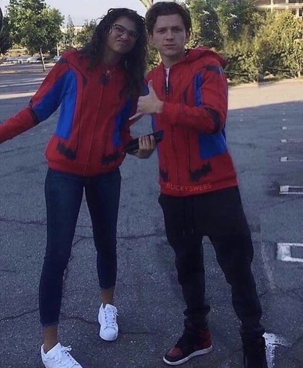 popculture (@notgwendalupe) on Twitter photo 