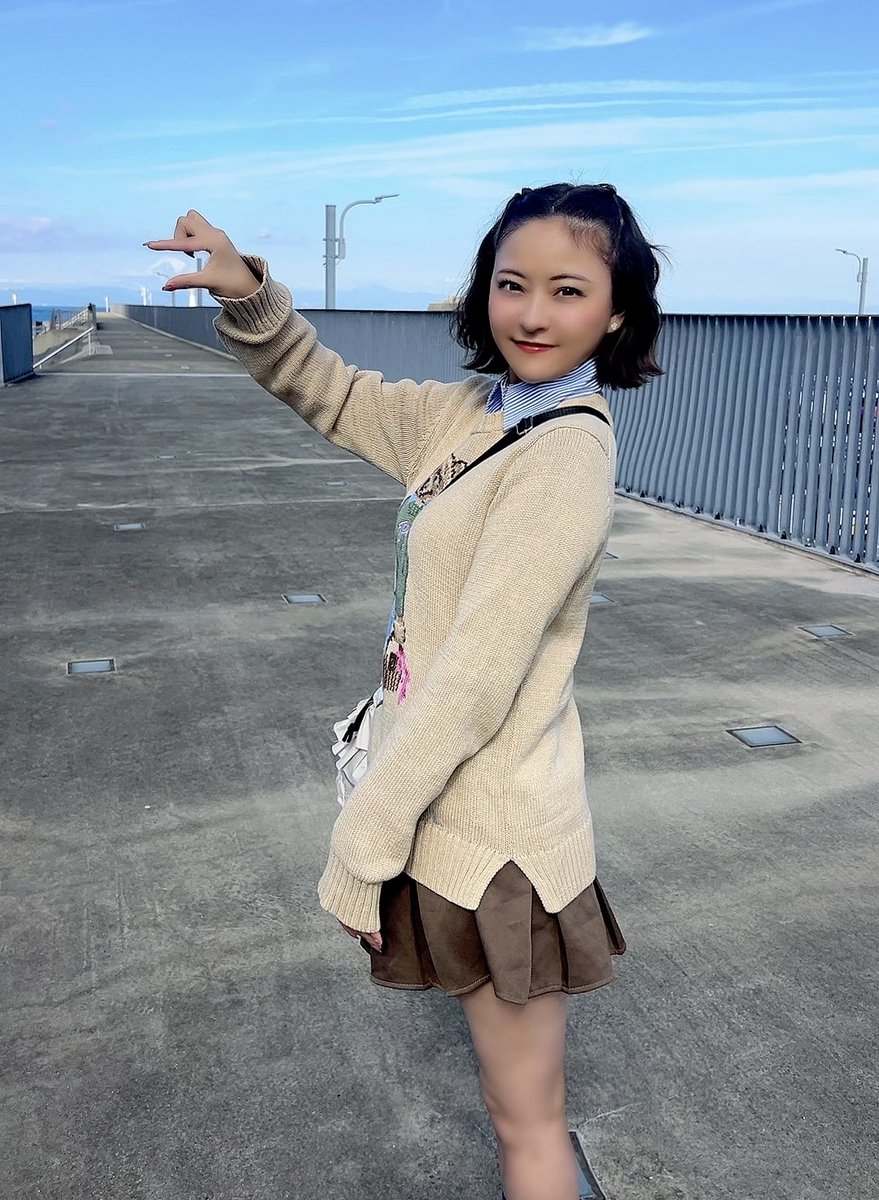unonosarasa1219's tweet photo. 富士山つまんでるイメージだったんだけど写真見たら全然わかんないね！！！😣

ここどーこだっ！！？ https://t.co/9CyYAkS3OG