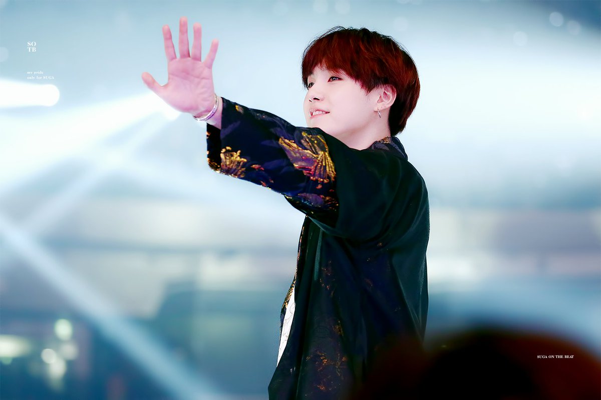 未来が不安ばかりだった日々に
光をもたらしてくれた７人との出会い

若さへの憧れはきっと胸にありながら
年齢を重ねることは
楽しみの輪郭を広げていくことだと知った
そして
その過程ごと自分を大切にしたい

新しい歳に願うこと
いつかの日か７人の小宇宙を照らす光の一つになれますように
#내생일