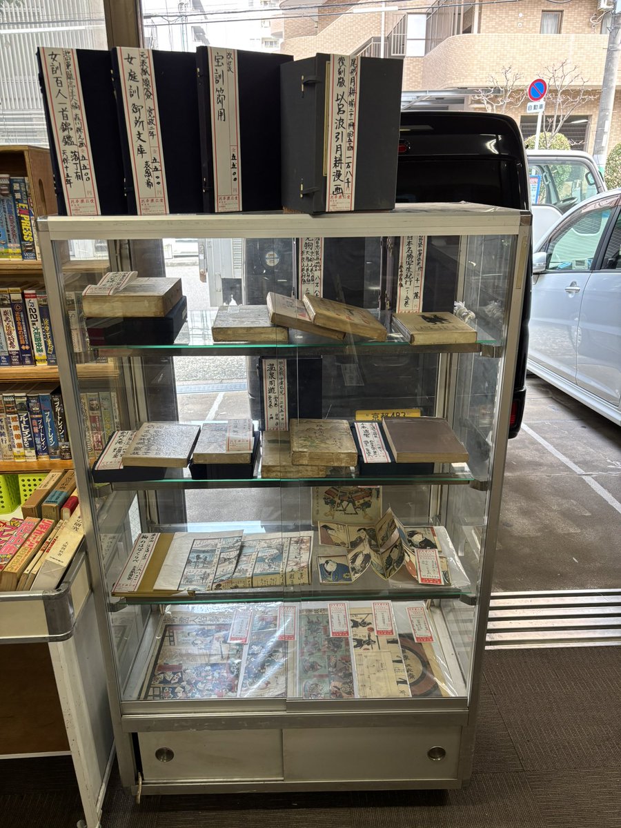 先月は欠席したので、今年初めてのたにまち参加です。新入荷の「大阪人」やガラスケースに双六や明治の絵入本などならべてます。
よろしければ、お越し下さい。

・たにまち月いち古書即売会　2月13〜15日
10:00〜18:00（最終日のみ16:00終了）
・大阪古書会館にて