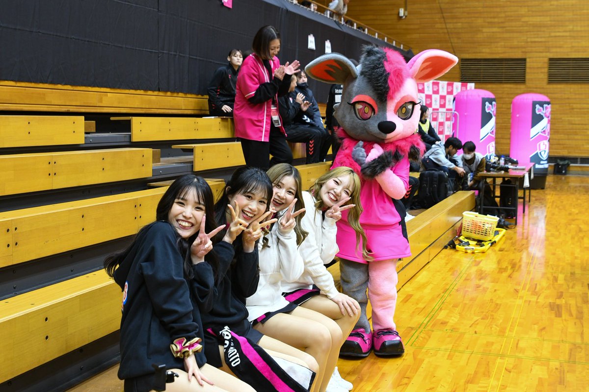 Sallys_official's tweet photo. 🤾♀️GAME PHOTO🤾♀️
#KUMAMOTOBeaustPINDYS
#PindySallys
♡ MIRAI ♡
♡ JUNNA ♡
♡ HARUKA ♡
♡ RUMIKA ♡
#ビュースト ちゃんも一緒に♡
NEXT HOME GAME
🗓️3/7(土)
🆚三重バイオレットアイリス
🤾♀️14:00throw-off
📍山鹿市総合体育館
\\#PRIDEANDPASSION// https://t.co/XYMU4HlUTR
