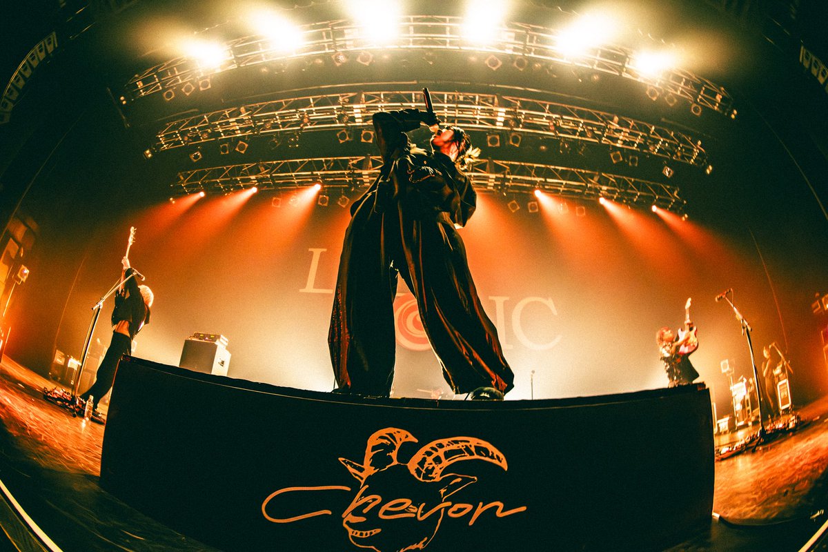 liveholic_ssep's tweet photo. ＼ライブ写真&amp;オフショット公開！／

LIVE HOLIC vol.44
02.08📍仙台GIGS
go!go!vanillas × Chevon

仙台の地で初ガチンコ2マン🔥
2組のライブ写真とオフショットを
#ライホリ Instagramで公開🙌

⏬
https://t.co/2uUc4GL63y
⏫

📸 by @yusuke_mphoto
#バニラズ #Chevon #ライブホリック https://t.co/hX2c77qBC4