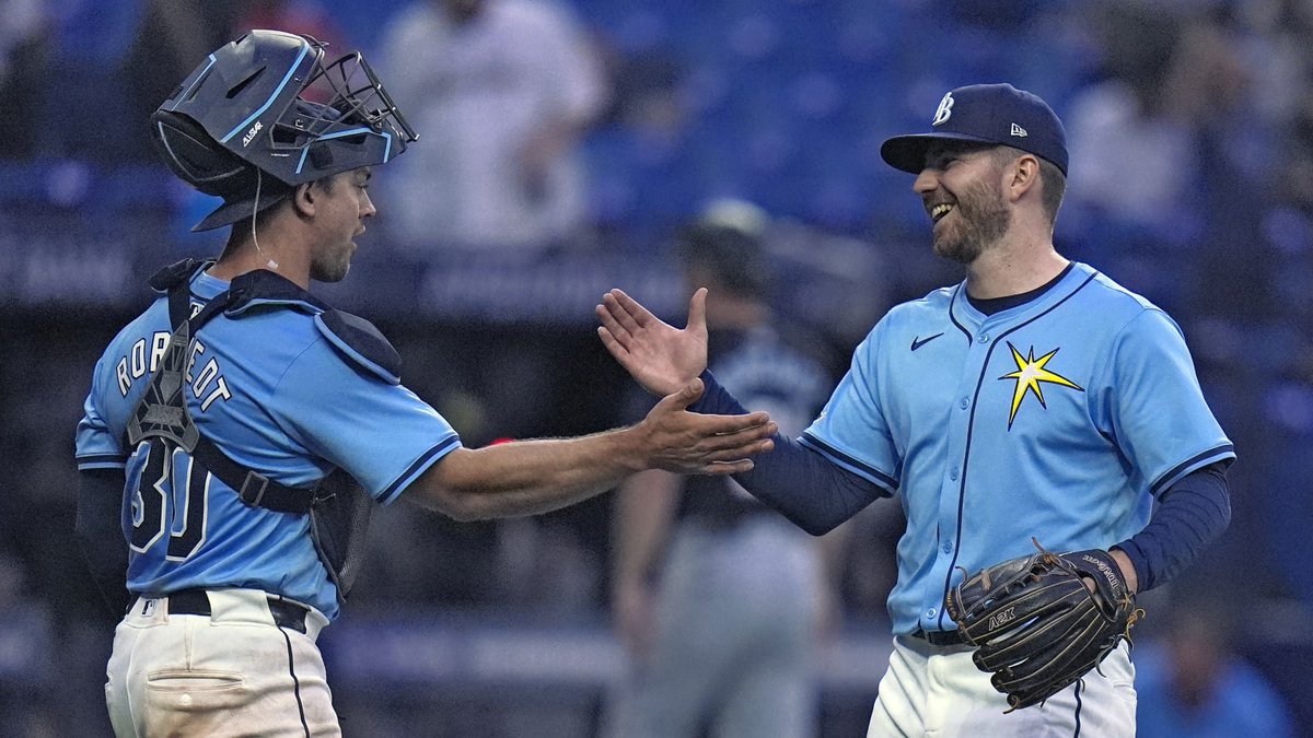 T-minus 43 days until Opening Day!!

Hunter Bigge currently wears No. 43 for the Rays, having worn it since being acquired from the Cubs in 2024

Bigge was unfortunately hit in the face with a foul ball last June, but he's all set to go for Spring Training

#RaysUp