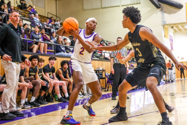 CB_Journalist's tweet photo. 🚨 BREAKING 🚨
☔️ Andrew Hilman passes Riordan program legend Kevin Restani in career points 🏀
https://t.co/rvW4vs5qub
@ARHSBasketball @RiordanSports @WCALSports @DarrenSabedra @nathancanilao @KasselMedia @VytasMazeika @JensenPhil @GReeves23 @CalHiSports @RonMFlores @MikeNowels https://t.co/JUsT5DMToy