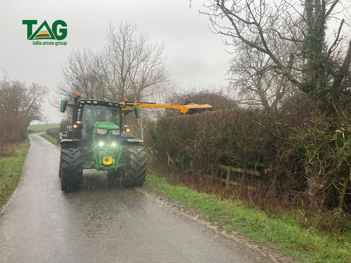 tallisamosgroup's tweet photo. 🔵⚪Shelbourne 8065 VFR out on demo🤩
✔️Telescopic reach of 5.60m, extends to 6.50m
✔️Variable forward reach up to 2m improves visibility
✔️Rearward reach of 1.30m

BOOK IN YOUR DEMO on: 📲0345 222 0456

@shelbournereyno #hedgecutter #hedges #groundcare #roadsidehedges https://t.co/65W4a6lZBR