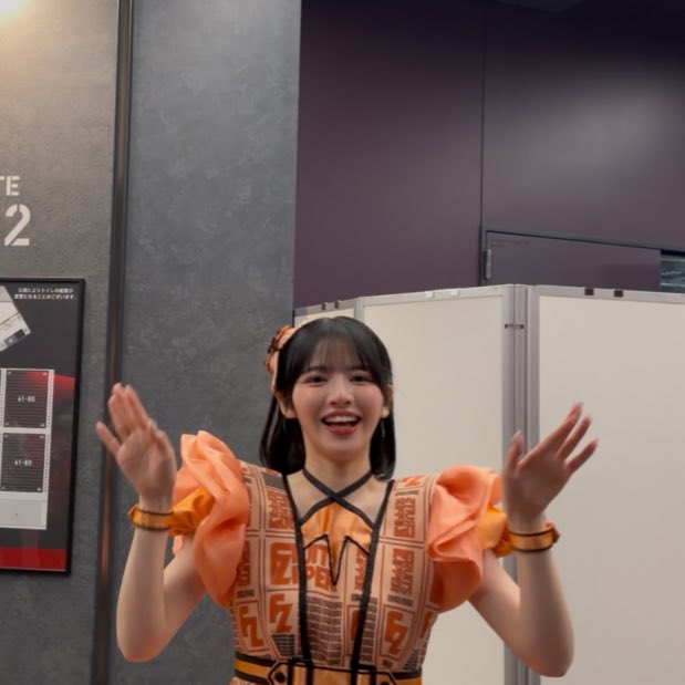 ʅ（・v・）ʃバビューンʅ（・v・）ʃこれは蝉です