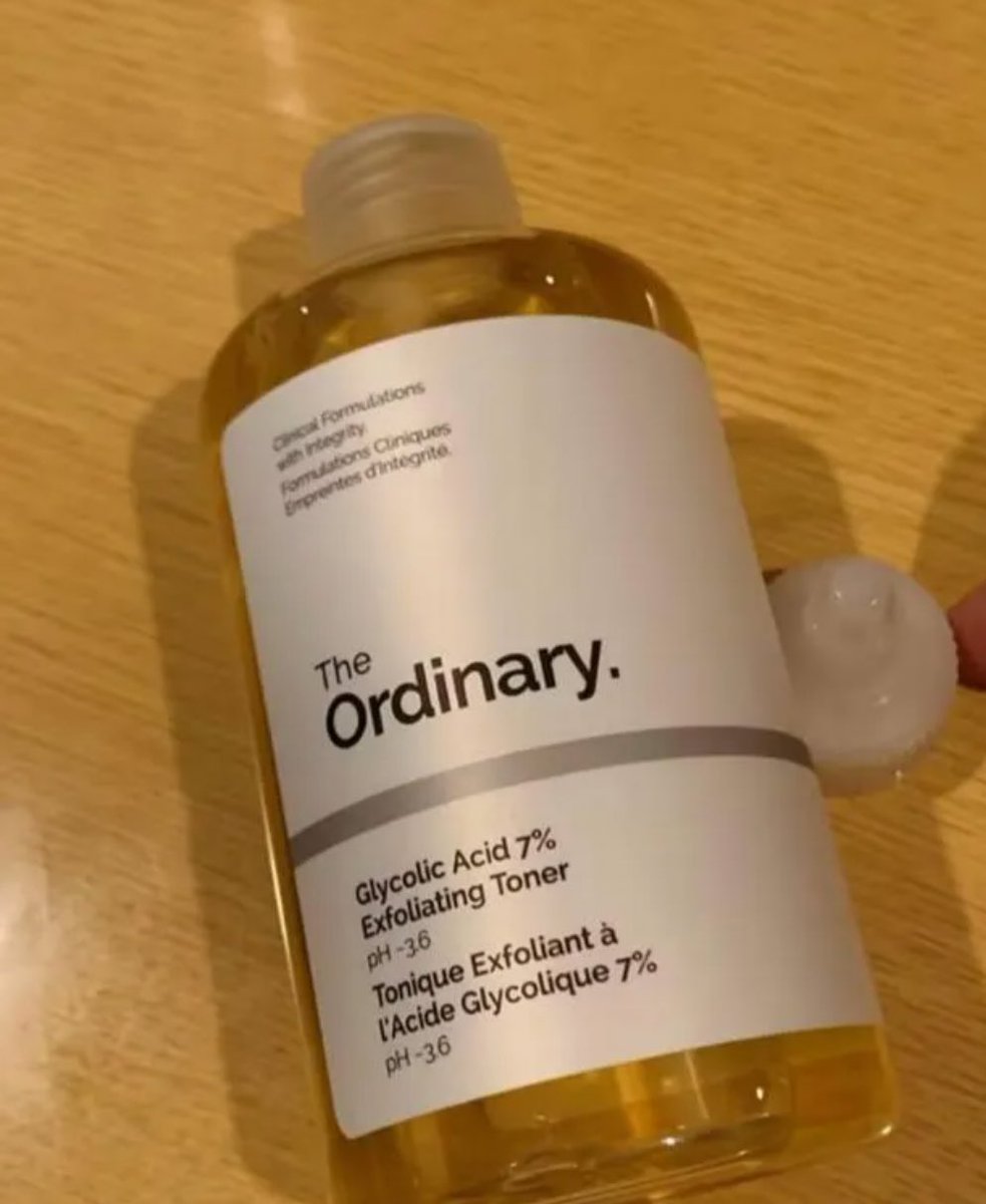 ladyhuneybee's tweet image. Whoever discovered Nivea blue tin + glycolic acid deserves lifetime green traffic lights 😭🚦
My underarms said: from shy → sleeveless season ready overnight 🤍
Budget skincare really be doing the most 💅