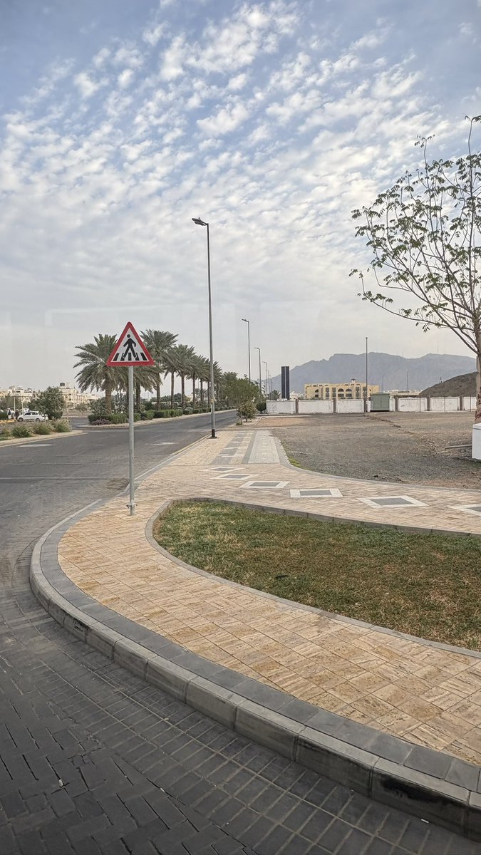 صباح الخيييييير ..

راح يكون يوم طويل
وإحتمال ما أرجع البيت إلا بعد العشاء
لكن نتفاءل بعد هذا المنظر 🌥️🤍