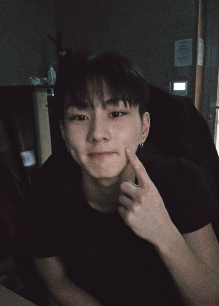 someone asked if jungwon's cheek was a mosquito bite, jungwon replied "no, there are no mosquitoes in winter, this is a pimple. what can i do? i'm human after all " 😭😭😭