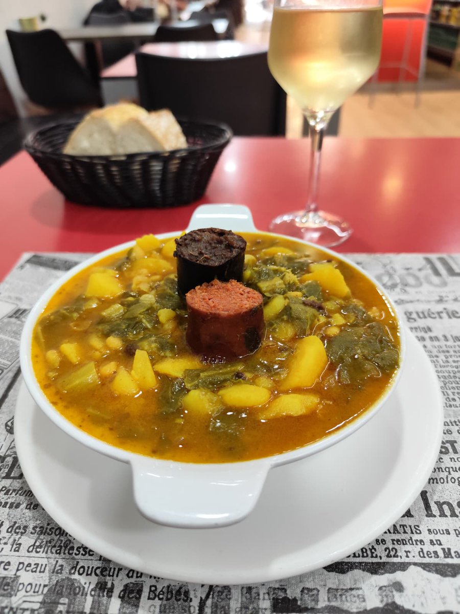 PAsturianu's tweet photo. POTE en INDEPENDENCIA COFFE Oviedo
Perfecto #TOPote de menú
Sabor homogéneo donde se nota la eliminación de la grasa sobrante e innecesaria.  Esto hace un plato ligero sin perder todos los aromas y matices de un pote asturianu. Mencionar el buen gusto del chorizo y la morcilla https://t.co/RXf3HncmWp
