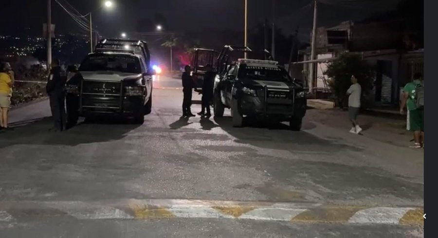 CorresponsalsMX's tweet photo. #ULTIMAHORA 
ASESINAN A FUNCIONARIO EN #MORELOS 
🚨EN ATAQUE DIRECTO ESTA NOCHE SICARIOS EJECUTARON AL DIRECTOR DE CULTURA DE #YAUTEPEC
Héctor Meza Maldonado fue asesinado en Lomas de Cocoyoc, en el poblado de #Oaxtepec, en  la zona conocida como Par Vial.
Al sitio llegaron elementos del operativo Interinstitucional, a acordonar el área, no hay detenidos.
info: @VeroBacaz 
#estados #violencia @margarita_gs