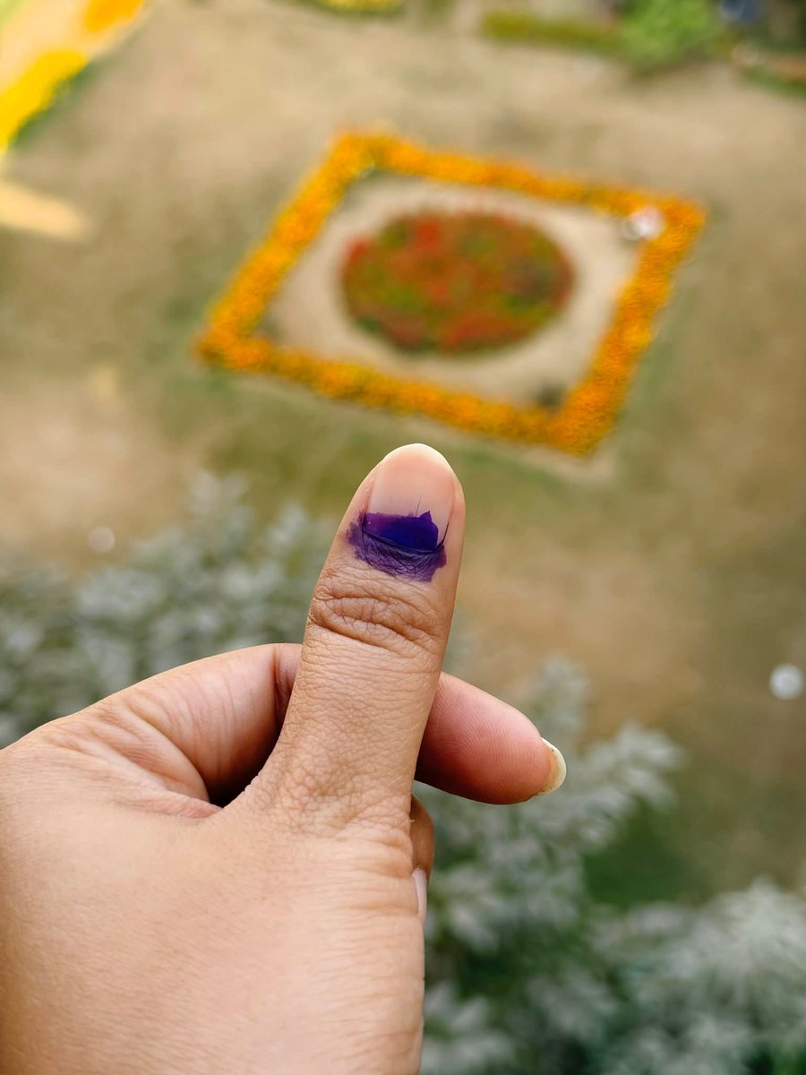 aishakhanbd's tweet image. Completed my responsibility as a Bangladeshi citizen 🇧🇩 
#dovote 🗳️