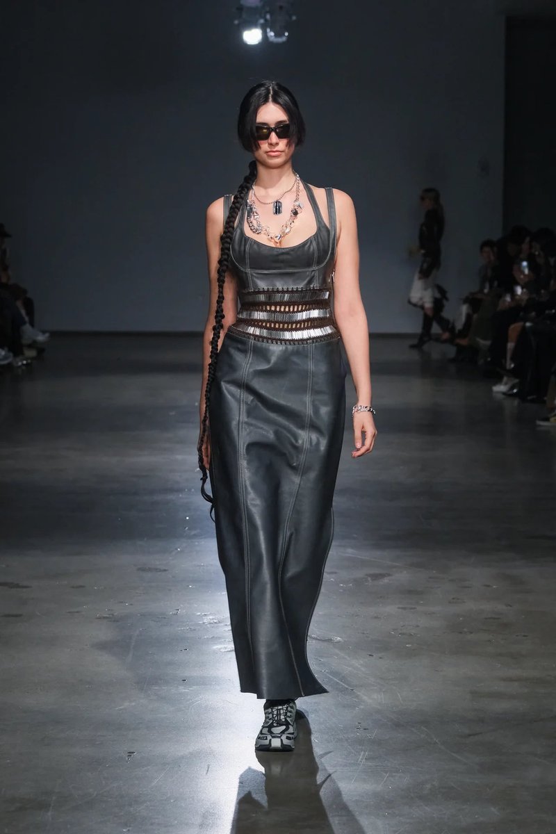 IsraelAustin7's tweet image. Huda Mustafa for the Jane Wade show at NYFW wearing a Jane Wade F/W ‘24 washed grey leather dress and Jane Wade F/W ‘24 frosted ribbed wrap #HudaXNYFW #NYFW26