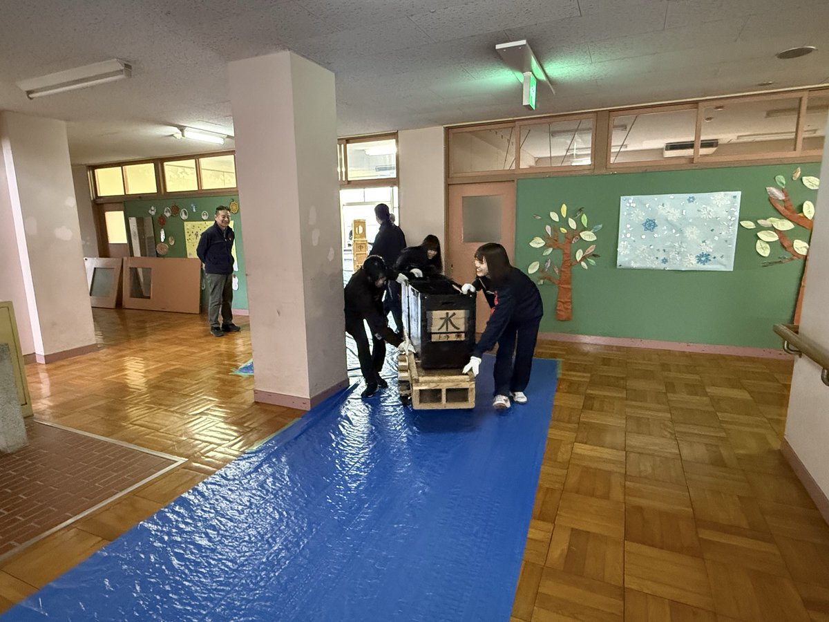 ichinoniya's tweet photo. 2月11日　

長生特別支援学校のバリアフリー演劇の準備に行きました。 https://t.co/esqJpigYp2