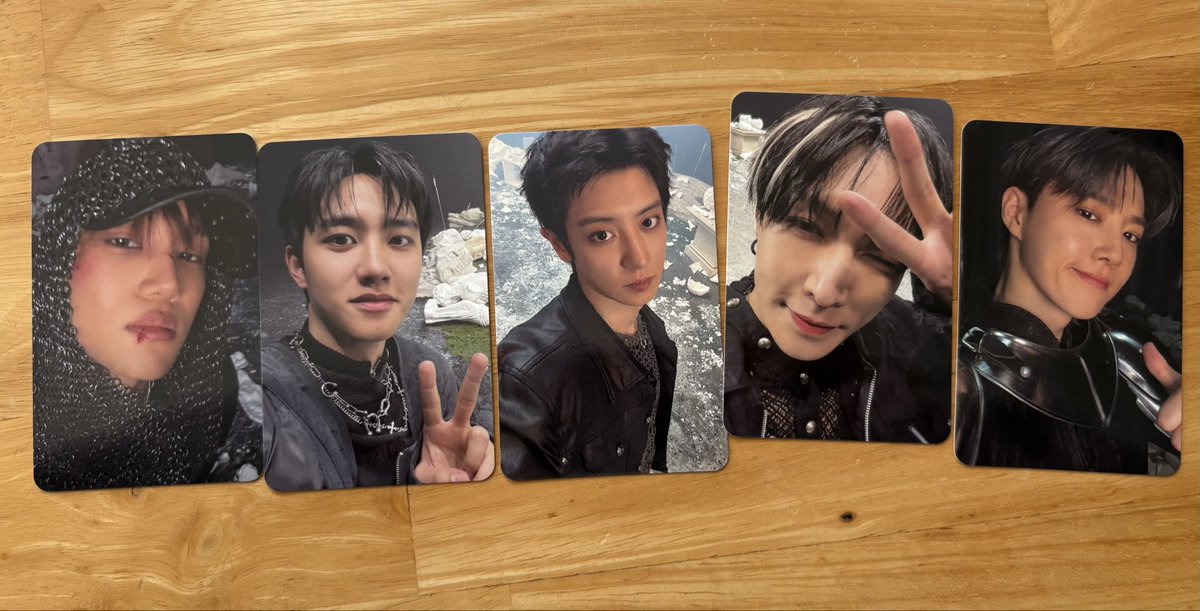 とょん tweet media