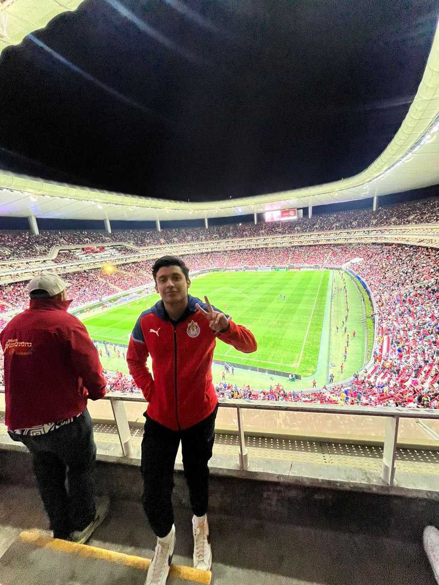 Checo29_'s tweet photo. @LopezElizondo11 @Chivas @ClubAmerica @calientesports A ganar el clasicooo! 🙌🏻
#MasAccionMasDiversion https://t.co/9E1408X6hb