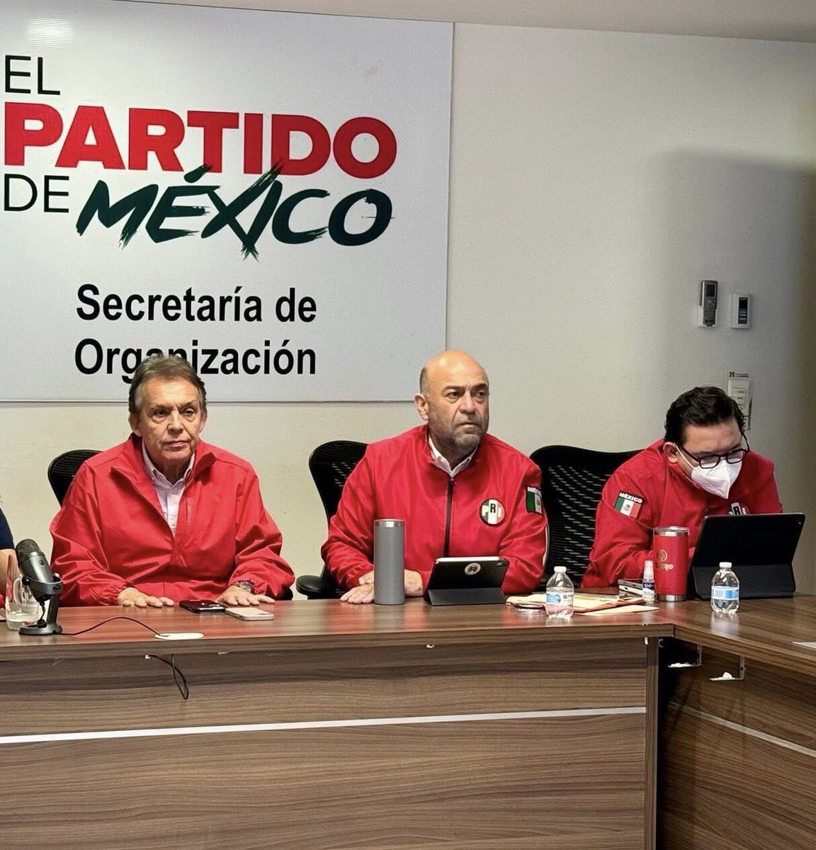 rigofuentes's tweet image. Nuestra mentalidad es el triunfo y en un gran bloque #priista somos la fuerza que nuestros adversarios respetan.

Con el Secretario, @Jorge_Meade; la Secretaria, @ale_anbec; el Secretario @JorgeTejero; y el Coordinador @jlvillalobosg, construyendo la #Ruta27.

🇲🇽 @alitomorenoc