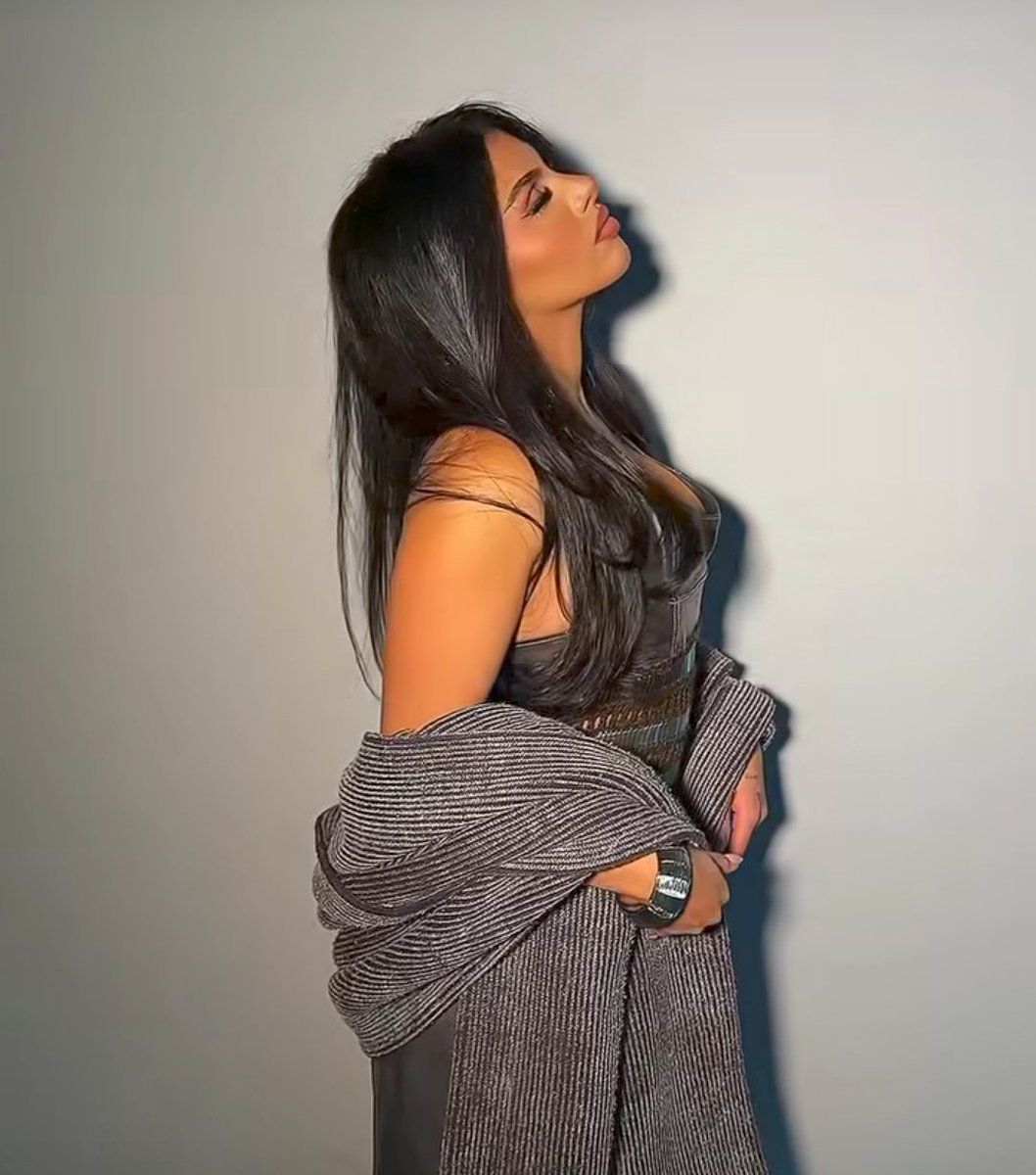 ms_Typos's tweet image. Mama Mia 😍 #NYFW26 #HudaXNYFW  #HudaxJaneWade