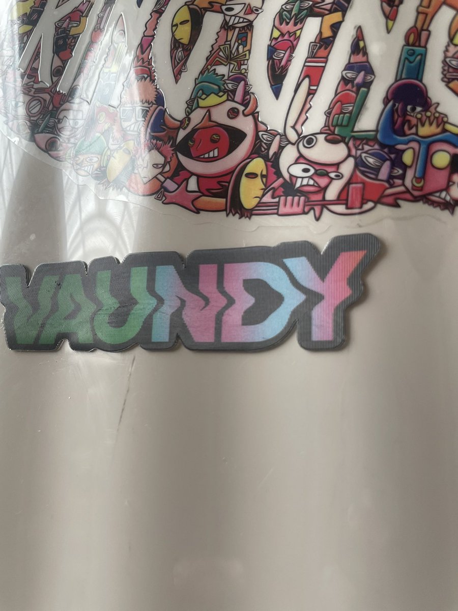 角度によって色が変わるんだよ！ 今回のステッカーまじで可愛い