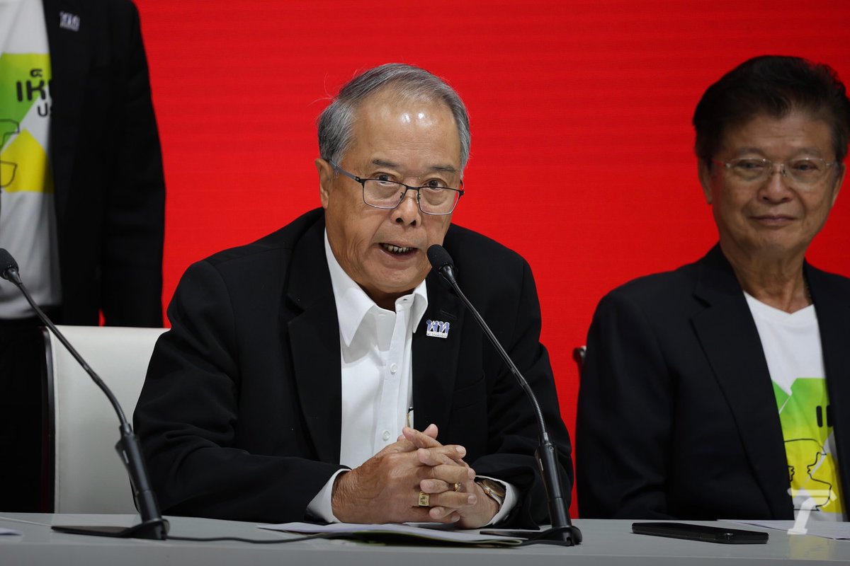 พรรคเพื่อไทยแถลงขอบคุณประชาชน  ผลประชามติ “เห็นชอบ” เปิดทางสู่รัฐธรรมนูญฉบับใหม่

นายจาตุรนต์ ฉายแสง นายชูศักดิ์ ศิรินิล และคณะกรรมการรณรงค์สื่อสารประชามติและรัฐธรรมนูญฉบับประชาชน แถลงข่าวแสดงความยินดี และขอขอบคุณพี่น้องประชาชนชาวไทยที่ร่วมใช้สิทธิออกเสียงประชามติ จนทำให้ประชามติ