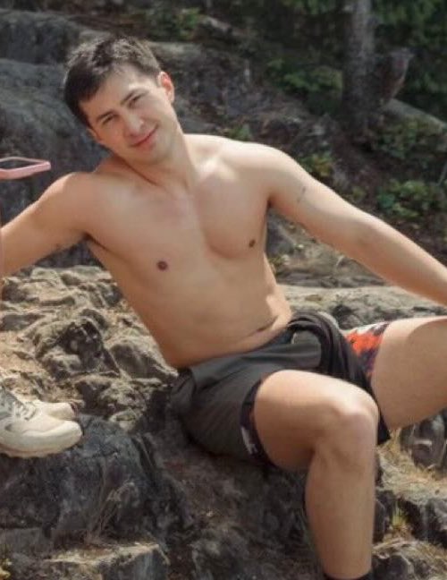 never knew hiking could be so…🥵