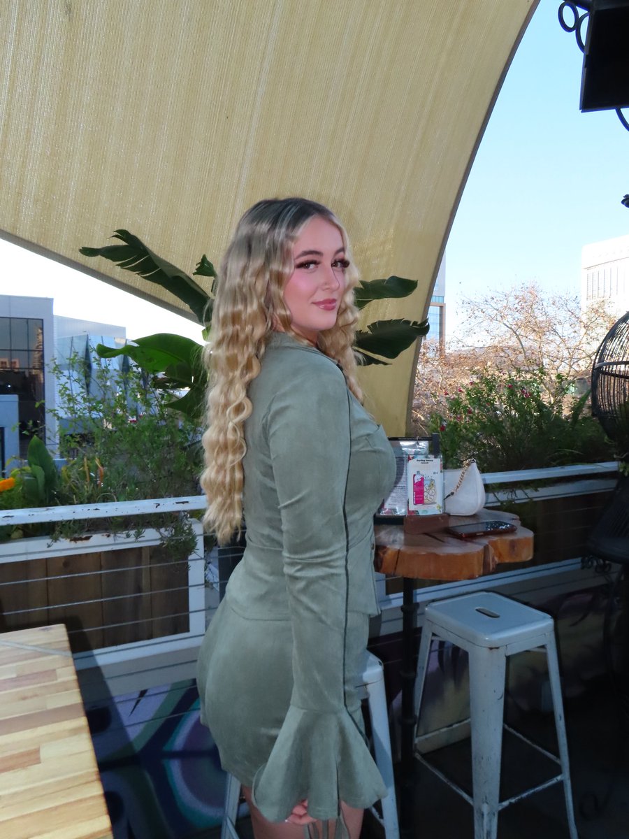 audreenunn's tweet photo. 🥂 https://t.co/tzoVtwInXI